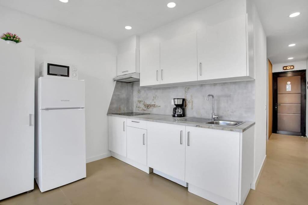 Studio In Torres Del Sol Griffin Near The Beach Arona  Esterno foto